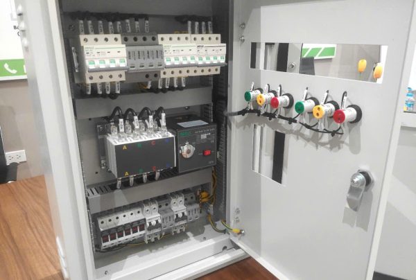 TỦ ĐIỆN LƯU TRỮ 12-24kW 3 PHASE 3 STRING