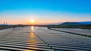 Top 10 thương hiệu tấm pin năng lượng mặt trời đáng đầu tư nhất năm 2026